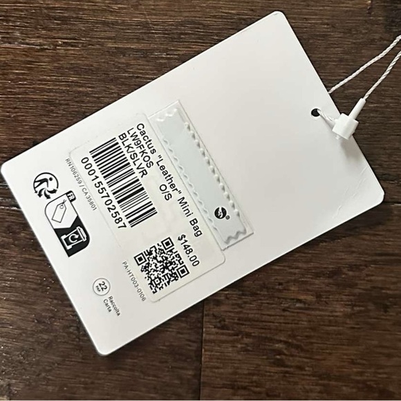 Lululemon-Leather Alternative Mini Bag 1.2L-Black-NWT - Picture 10 of 13